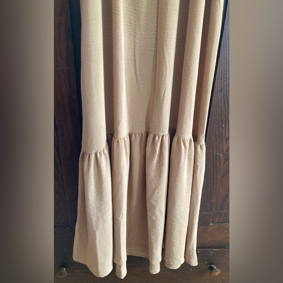 Ryegrass Tan Maxi Dress - Picture 4 of 9